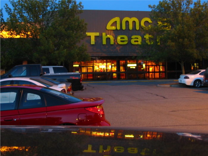 Elmwood Plaza 8 Theatres - July 2002 (newer photo)